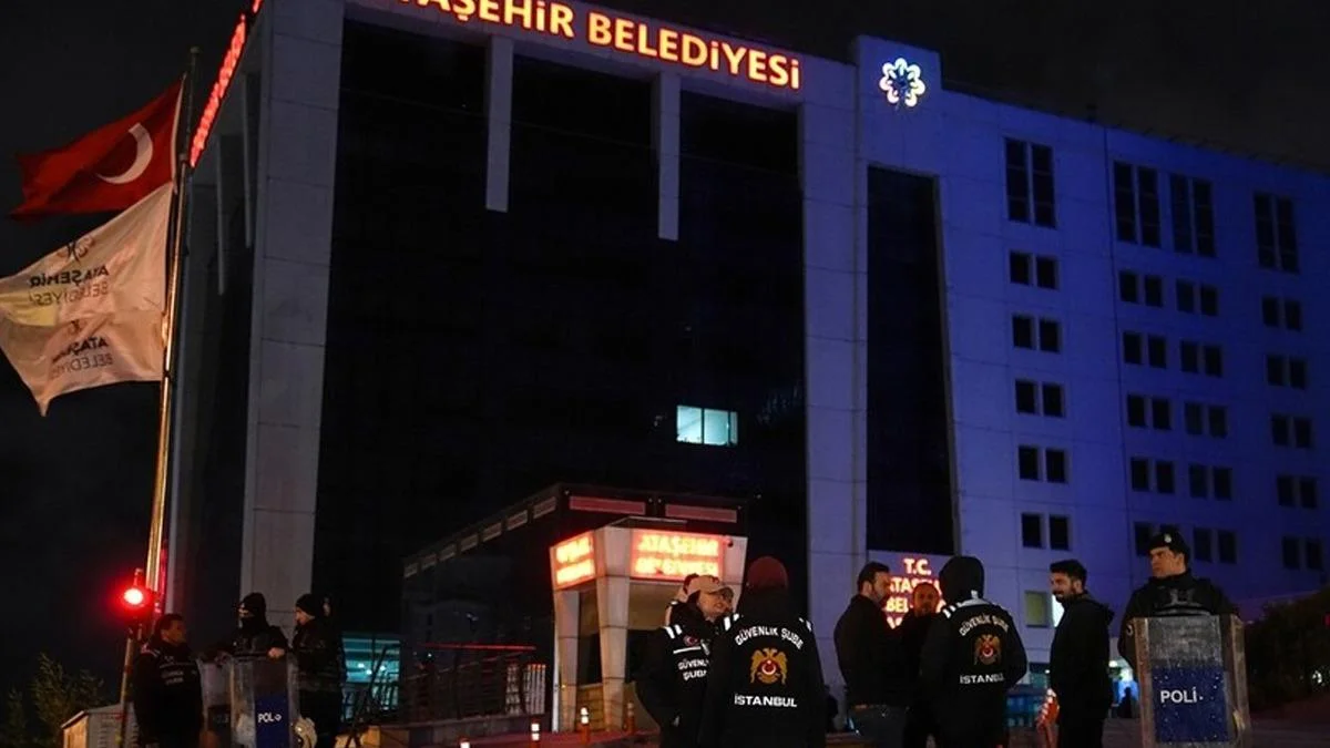 Ataşehir Belediyesi'ne gece yarısı operasyon